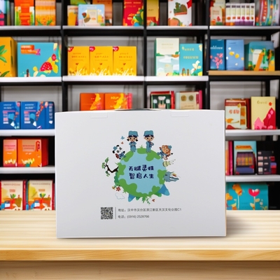 Logo personnalisé Emballage en papier ondulé Boîte-cadeau à bout creux avec poignée en plastique en matériaux recyclés et rectangulaire
