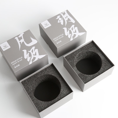 Boîtes à bijoux en carton gris haut de gamme imprimées sur mesure avec feuille d'or et doublure d'éponge
